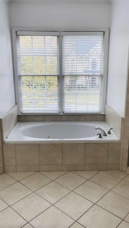 105 Beracah Walk Atlanta, GA 30331 - Photo 10 of 17 a view of kitchen and window