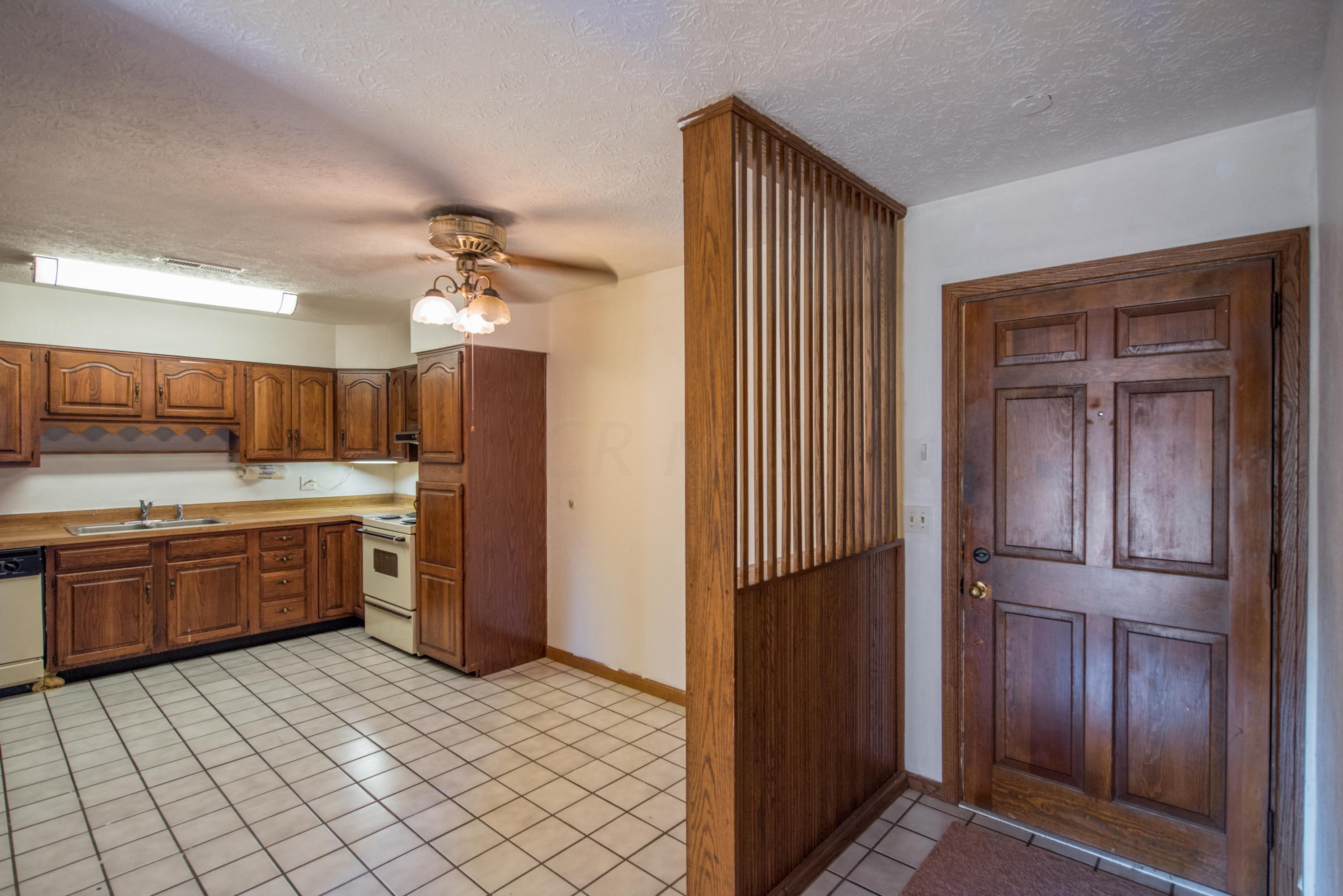 433 Darbyhurst Road Columbus, OH 43228 - Photo 4 of 33 Gallery Image 4
