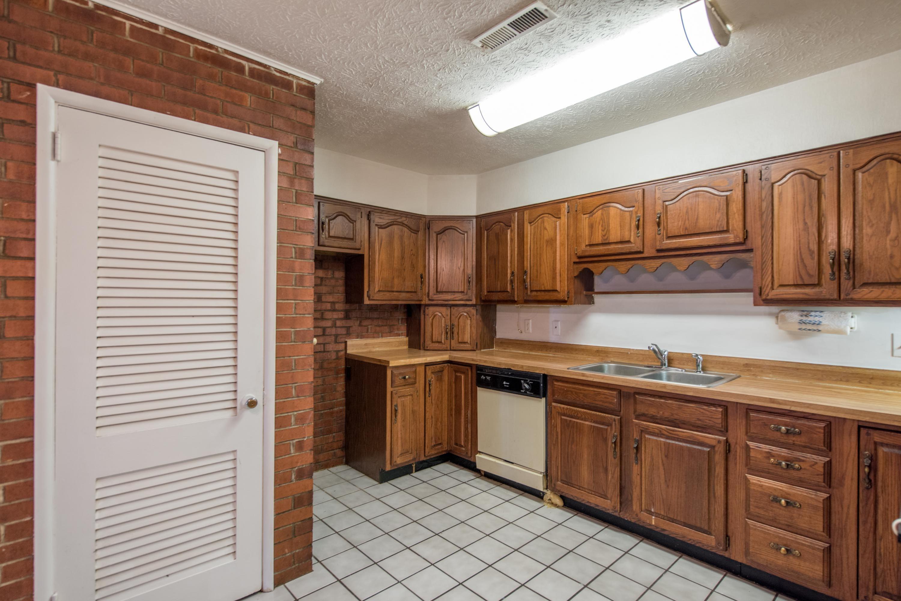 433 Darbyhurst Road Columbus, OH 43228 - Photo 6 of 33 Gallery Image 6