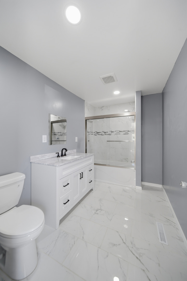 503 West Winfield Street Morrison, IL 61270 - Photo 15 of 22 a bathroom with a toilet sink and mirror