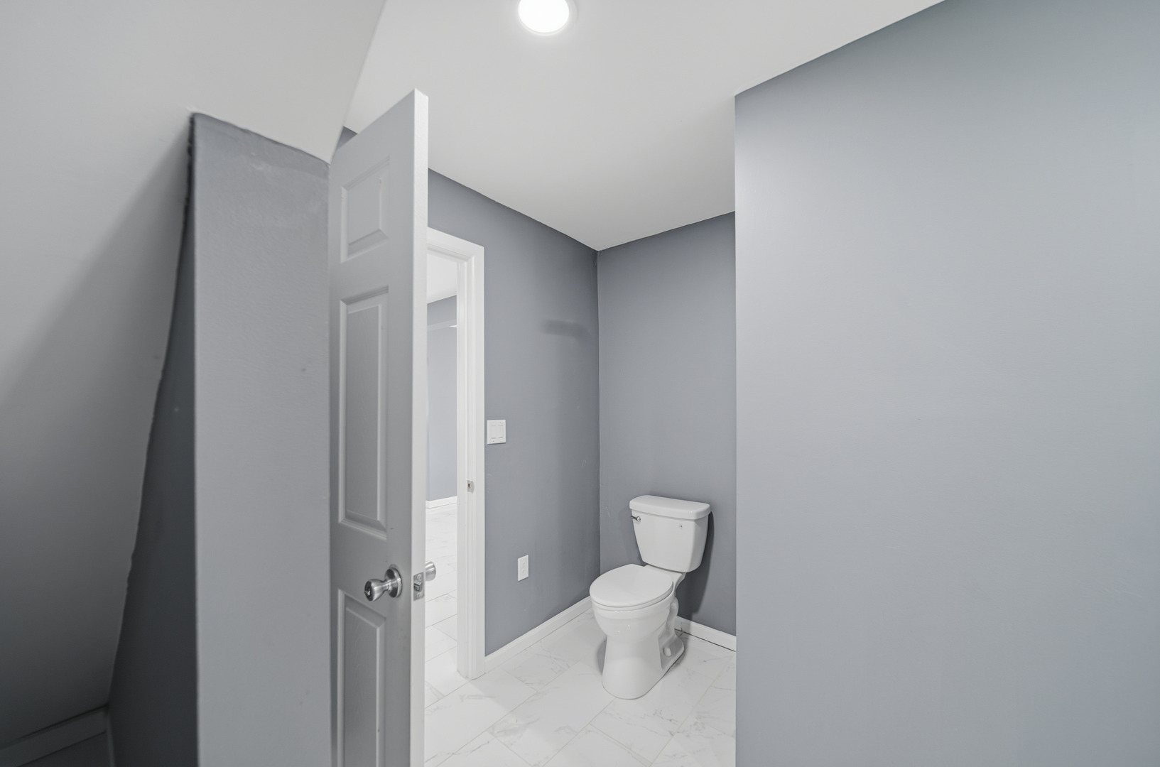 503 West Winfield Street Morrison, IL 61270 - Photo 10 of 22 a bathroom with a toilet and a shower