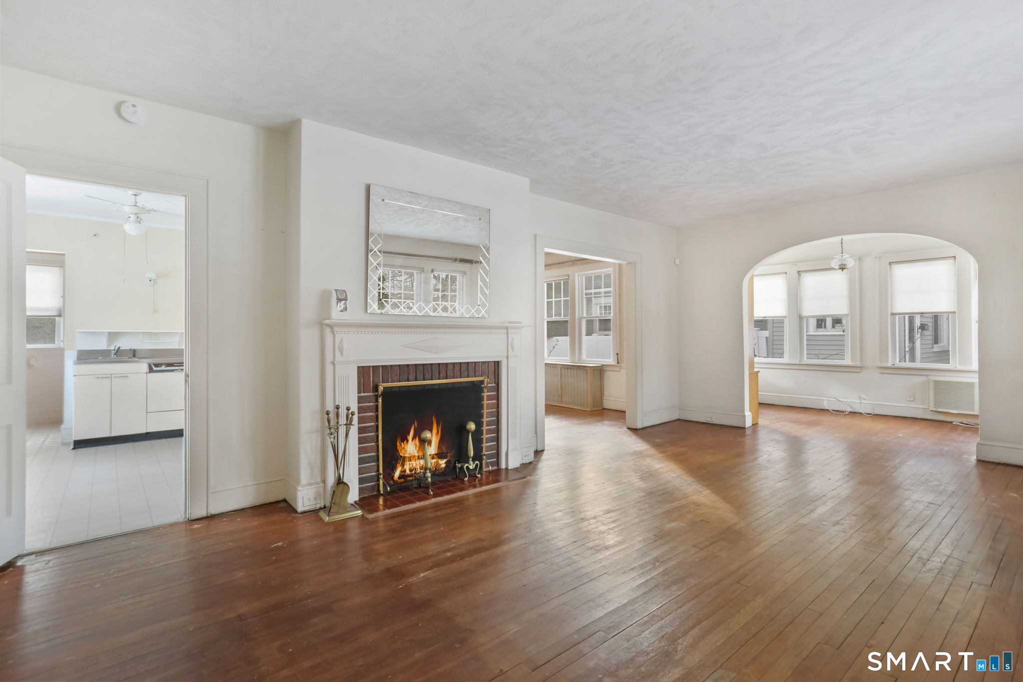 327 Meadowbrook Road Fairfield, CT 06824 - Photo 2 of 10