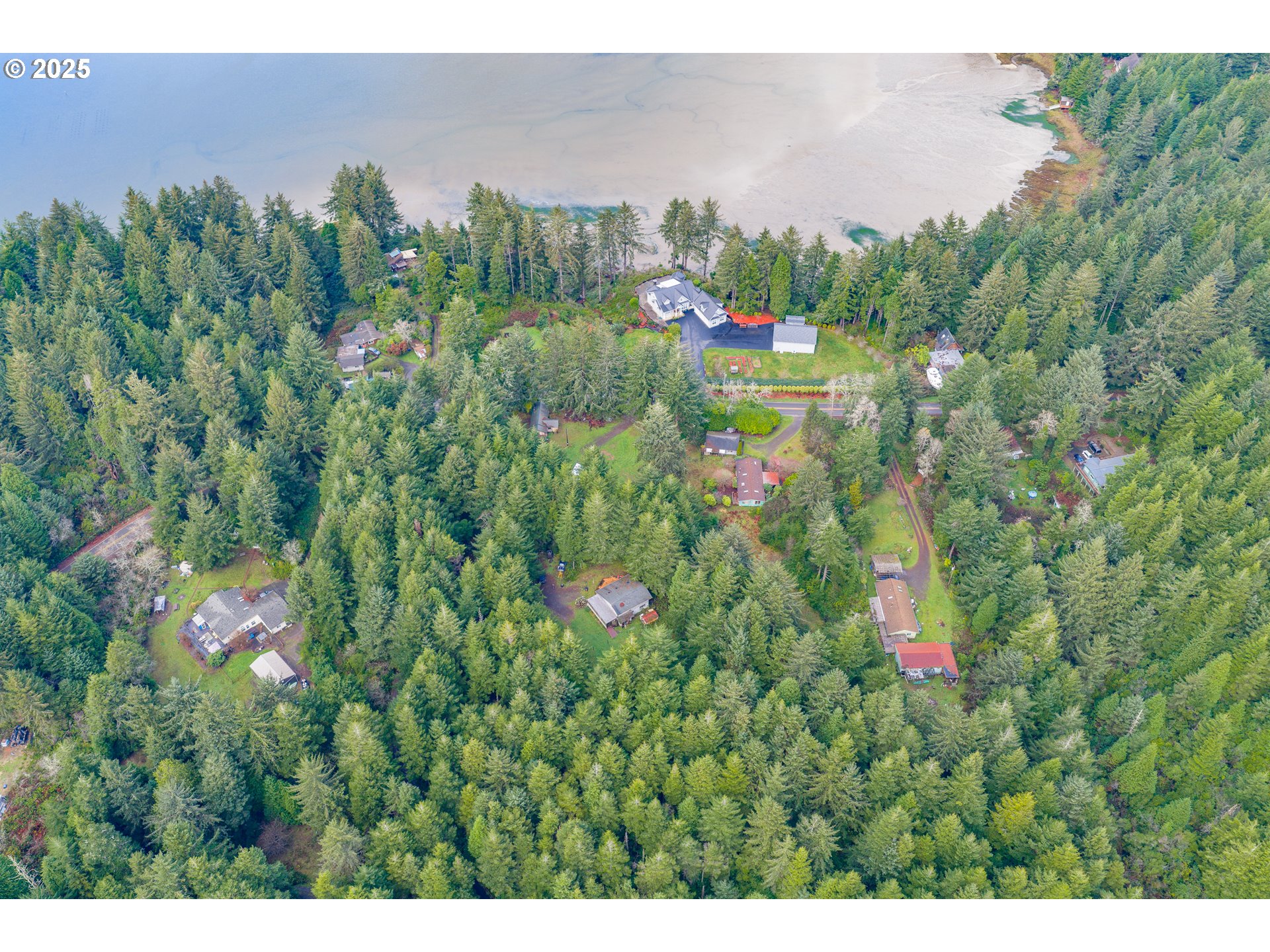 62299 Crown Point Road Coos Bay, OR 97420 - Photo 5 of 14 Gallery Image 5