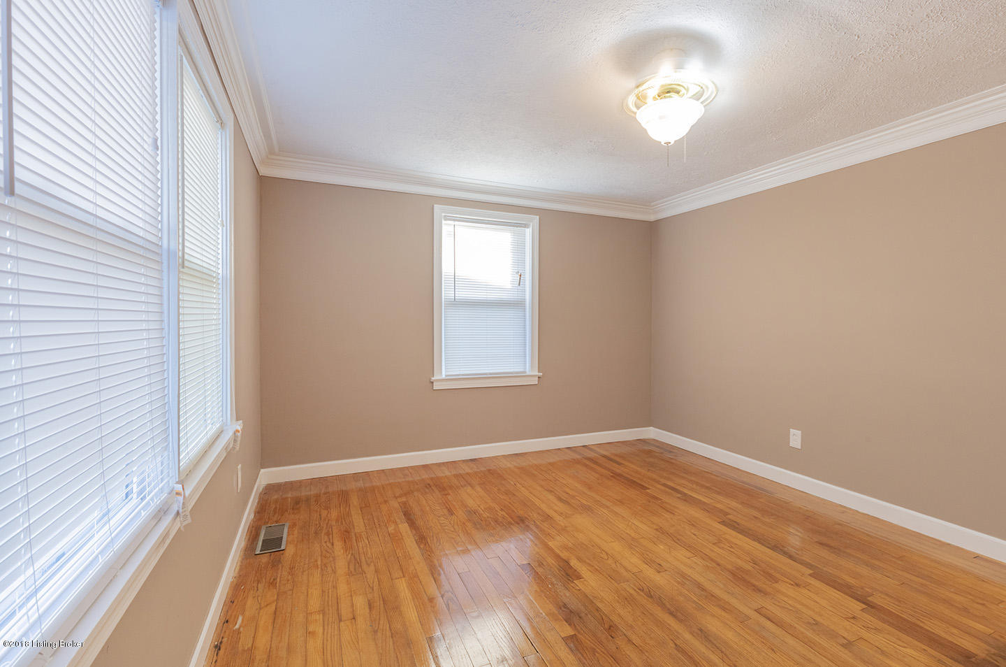 8518 Chase Road Louisville, KY 40258 - Photo 21 of 48 Extensive Crown Molding