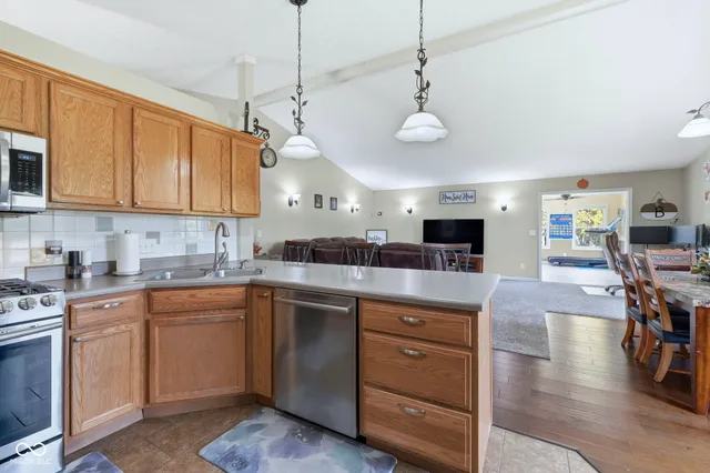 $575,000 | 3734 West 350th Street South, Kokomo, IN 46902