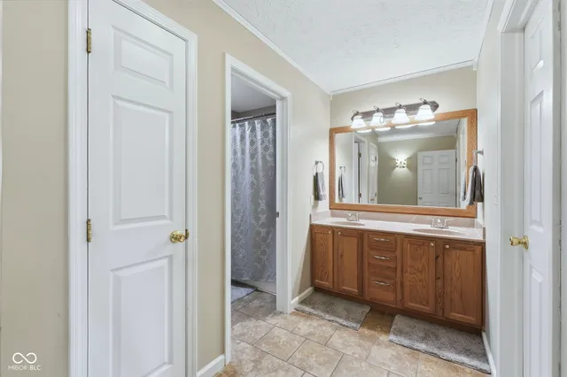 $575,000 | 3734 West 350th Street South, Kokomo, IN 46902