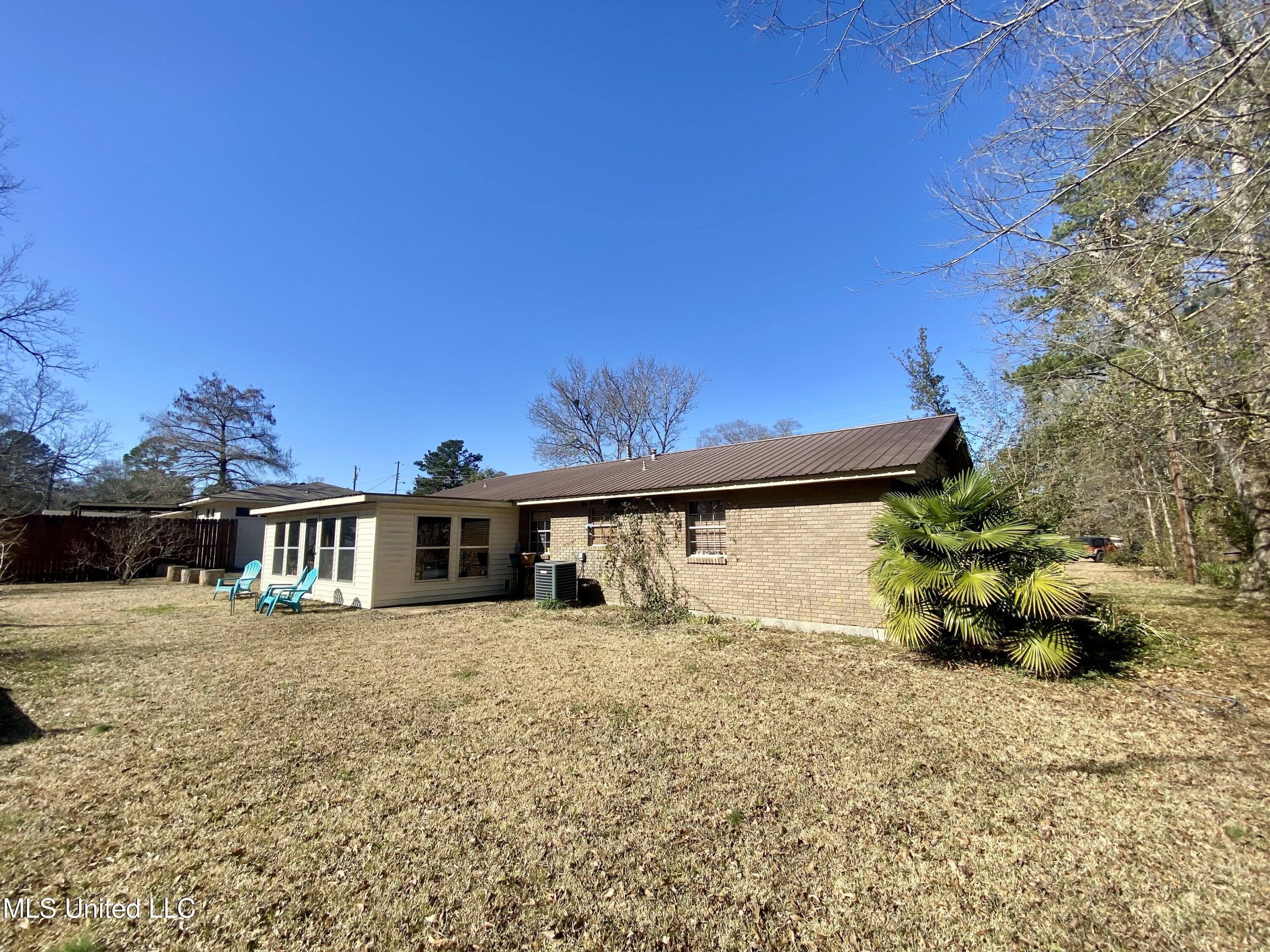 202 Dallas Street Crystal Springs, MS 39059 - Photo 3 of 28 IMG_4863