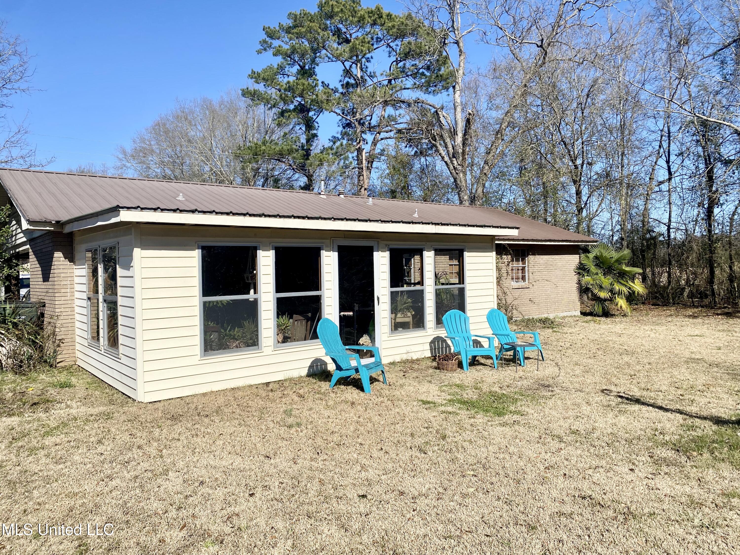 202 Dallas Street Crystal Springs, MS 39059 - Photo 4 of 28 IMG_4874