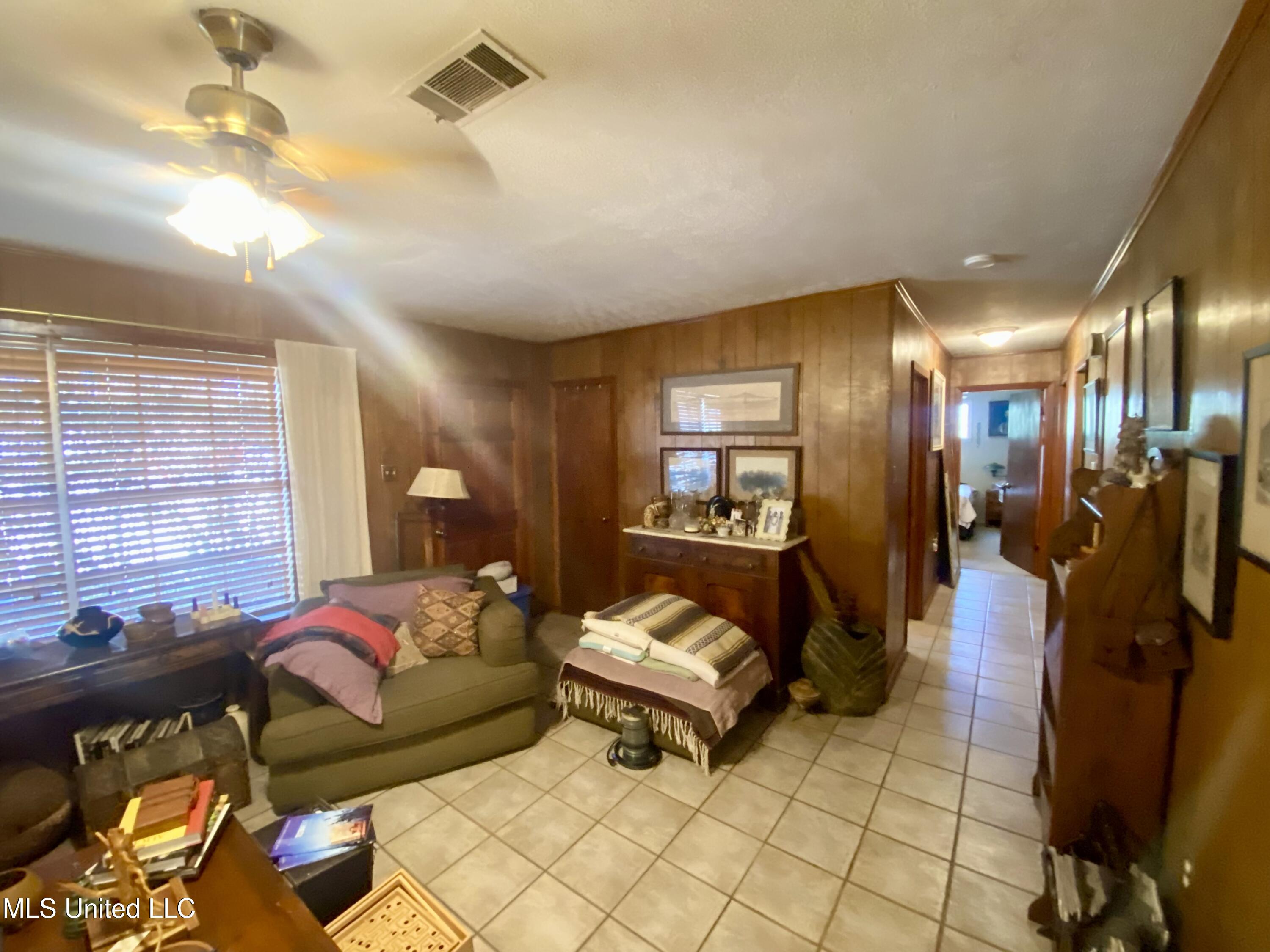 202 Dallas Street Crystal Springs, MS 39059 - Photo 8 of 28 IMG_4845