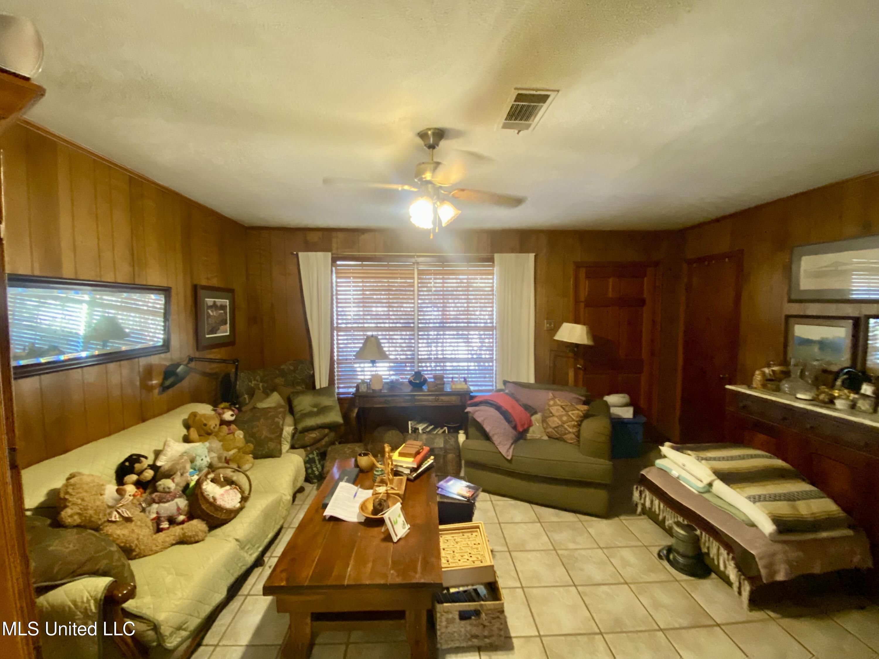 202 Dallas Street Crystal Springs, MS 39059 - Photo 9 of 28 IMG_4844