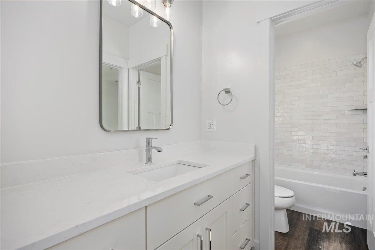 276 Maxine Lane Kimberly, ID 83341 - Photo 9 of 14 Bathroom with tub / shower combination, vanity, and dark wood finished floors