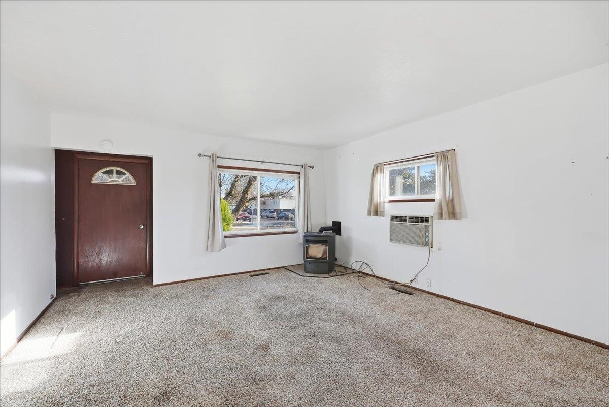 3303 North Stone Street Spokane, WA 99207 - Photo 3 of 20