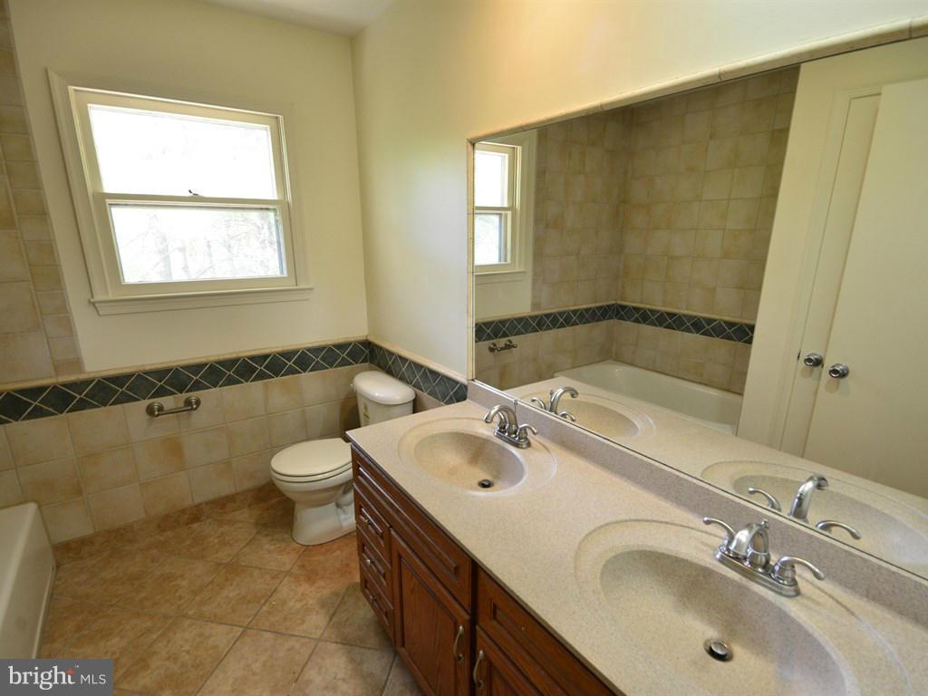 17 Pebble Ridge Court Potomac, MD 20854 - Photo 21 of 29 a bathroom with a sink and a toilet