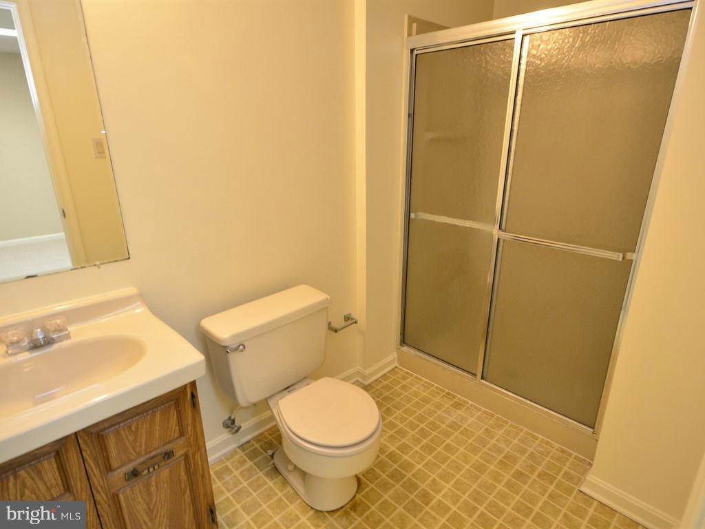 17 Pebble Ridge Court Potomac, MD 20854 - Photo 27 of 29 a bathroom with a sink and a toilet