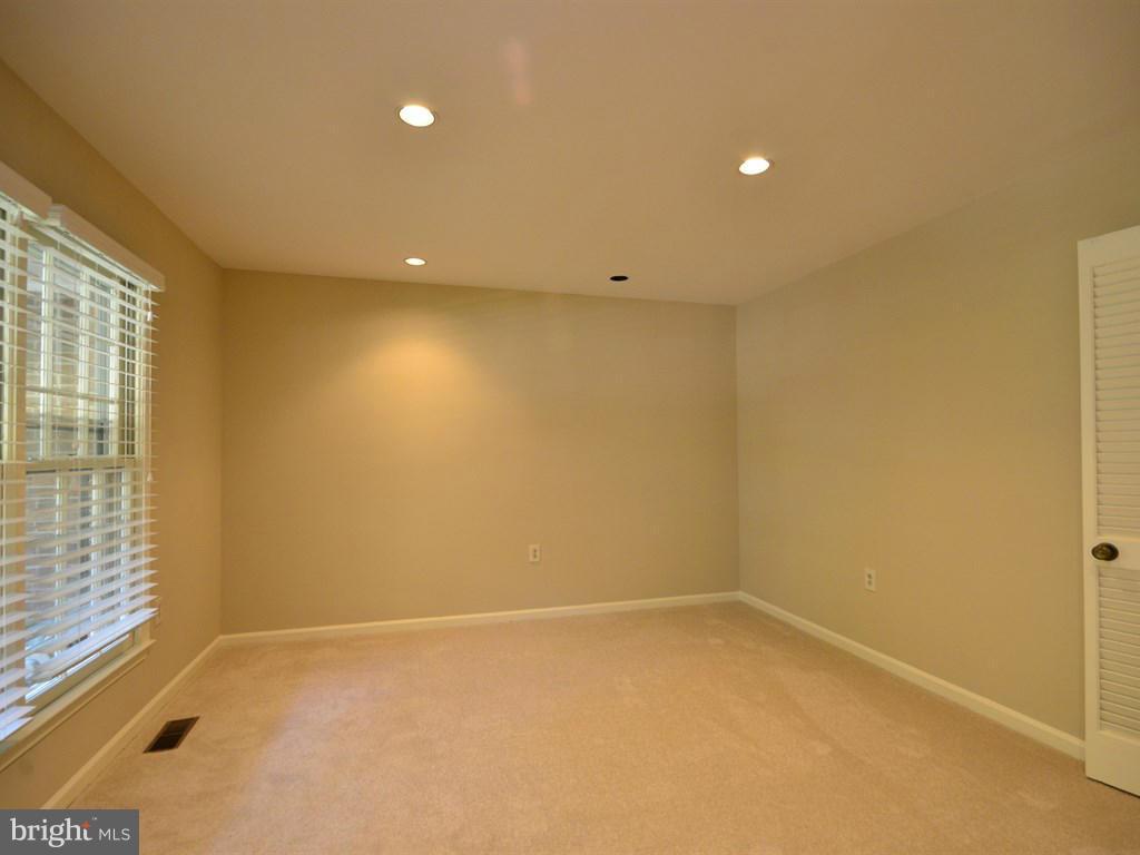 17 Pebble Ridge Court Potomac, MD 20854 - Photo 5 of 29 a view of an empty room