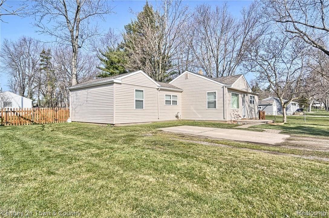 690 Pleasant Ridge Lake Orion, MI 48362 - Photo 27 of 30 Front_2nd_View.jpg