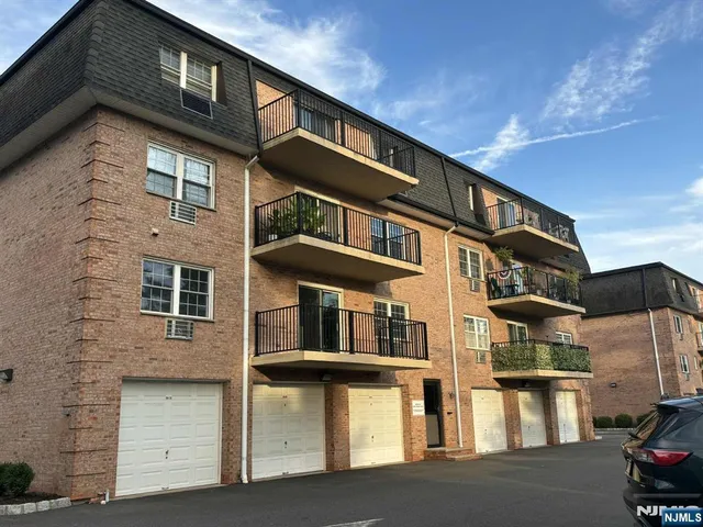 $390,000 | 550 Fairview Avenue, Unit 116, Westwood, NJ 07675