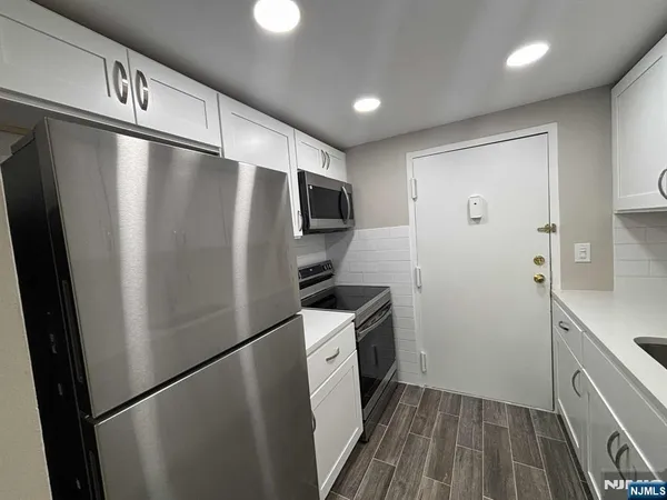 $390,000 | 550 Fairview Avenue, Unit 116, Westwood, NJ 07675