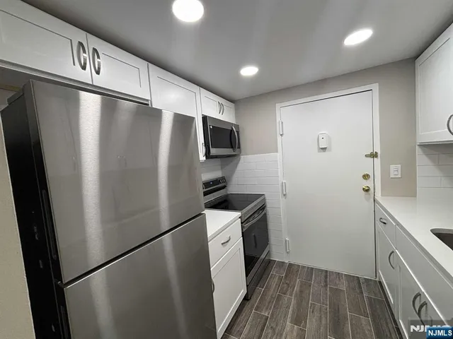 $390,000 | 550 Fairview Avenue, Unit 116, Westwood, NJ 07675