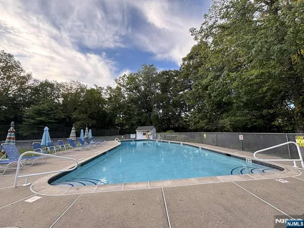 $390,000 | 550 Fairview Avenue, Unit 116, Westwood, NJ 07675