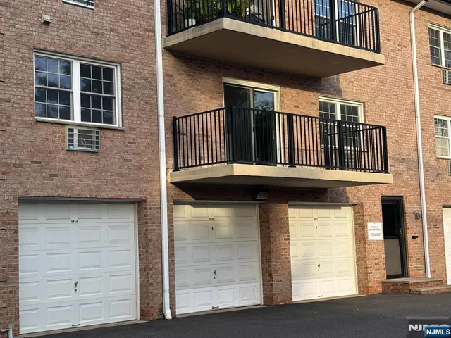 $390,000 | 550 Fairview Avenue, Unit 116, Westwood, NJ 07675