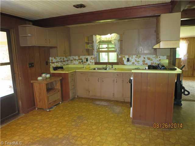 3019 West O Road West Randleman, NC 27317 - Photo 3 of 11 Kitchen.