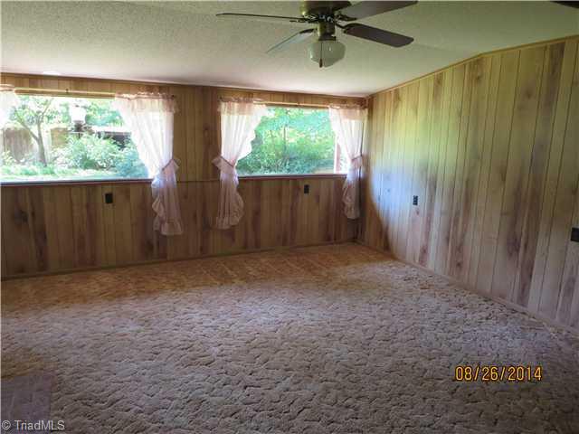 3019 West O Road West Randleman, NC 27317 - Photo 6 of 11 Living Room.