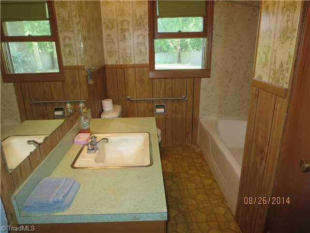 3019 West O Road West Randleman, NC 27317 - Photo 8 of 11 Bath.