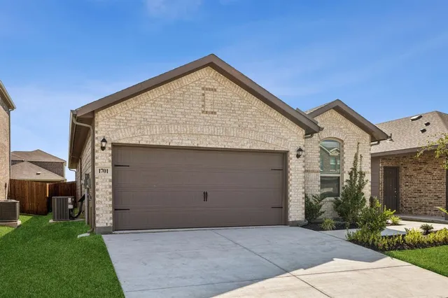 $1,895 | 1701 Teton River Drive, Blue Ridge, TX 75424