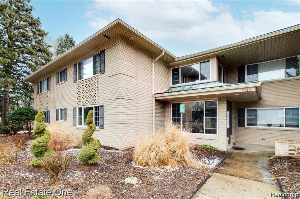 2245 Walton Blvd., Unit 54 Rochester, MI 48309 - Photo 2 of 20 10.jpg
