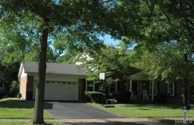 $2,795 | 1536 Woodroyal E Drive, Chesterfield, MO 63017