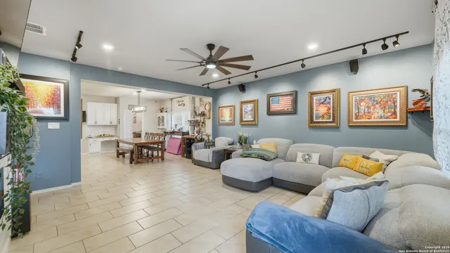 $2,200 | 2011 Sisyphus View, San Antonio, TX 78245