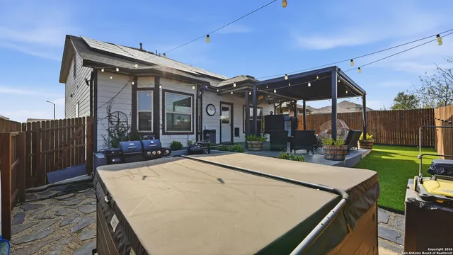 $2,200 | 2011 Sisyphus View, San Antonio, TX 78245