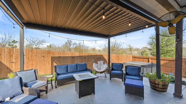 $2,200 | 2011 Sisyphus View, San Antonio, TX 78245