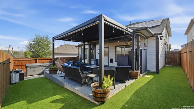 $2,200 | 2011 Sisyphus View, San Antonio, TX 78245