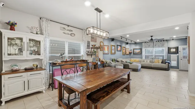 $2,200 | 2011 Sisyphus View, San Antonio, TX 78245