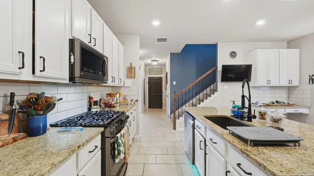 $2,200 | 2011 Sisyphus View, San Antonio, TX 78245