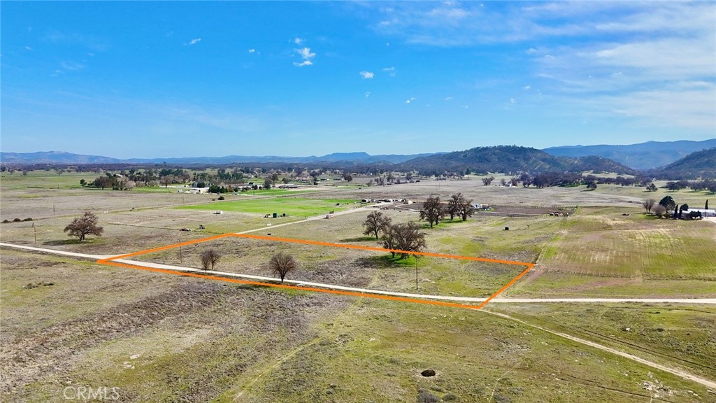 68206 Interlake Road Lockwood, CA 93426 - Photo 15 of 18 a view of a tennis court