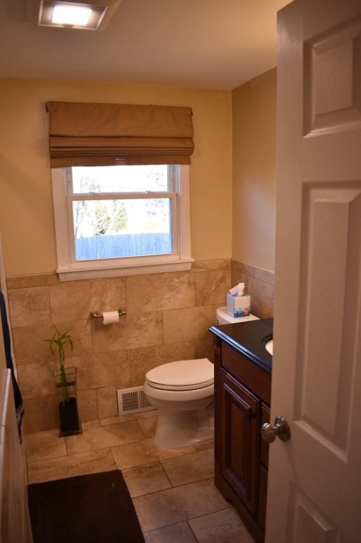 83 Ridgeway Road Cranston, RI 02920 - Photo 8 of 13 Gallery Image 8