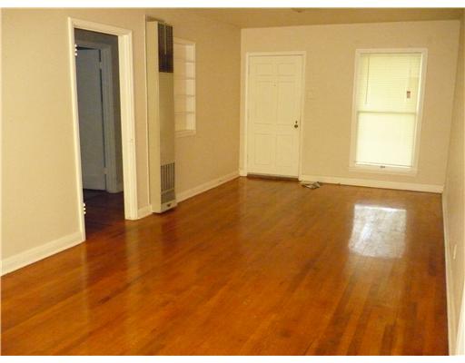 338 Rossiter Street Corpus Christi, TX 78411 - Photo 2 of 4 a view of an empty room and window