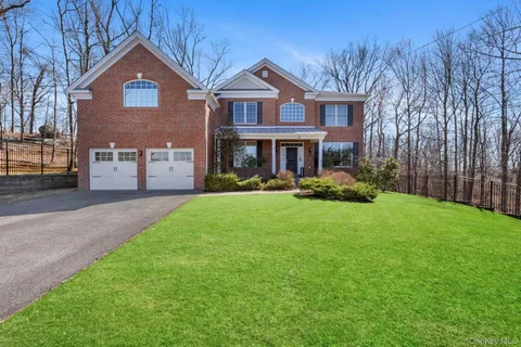 $2,425,000 | 11 Fraydun Lane, Scarsdale, NY 10583