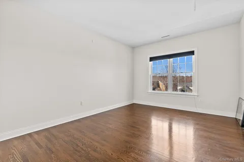 $2,425,000 | 11 Fraydun Lane, Scarsdale, NY 10583