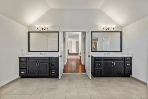 $2,425,000 | 11 Fraydun Lane, Scarsdale, NY 10583