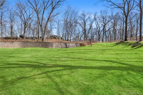 $2,425,000 | 11 Fraydun Lane, Scarsdale, NY 10583