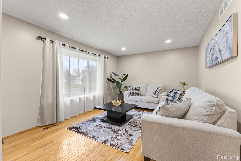 14093 Riga Livonia, MI 48154 - Photo 13 of 47