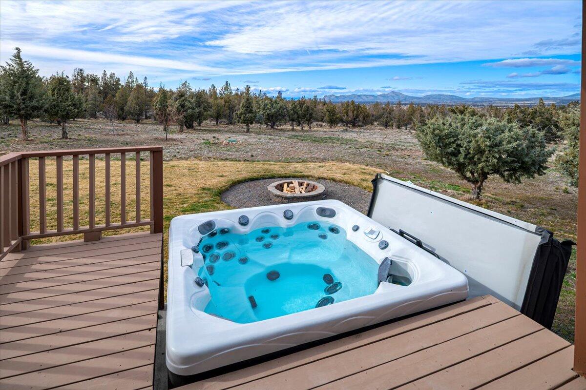 9588 Southwest Copper Road Powell Butte, OR 97753 - Photo 11 of 49
