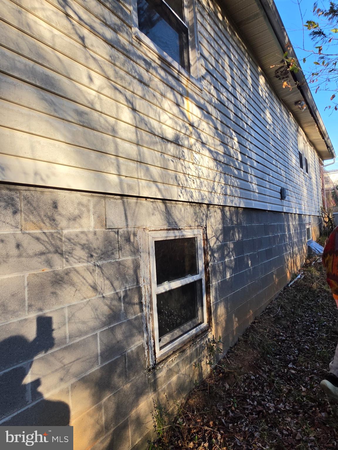 2263 Buckner Road Bumpass, VA 23024 - Photo 3 of 6 a backyard of a house