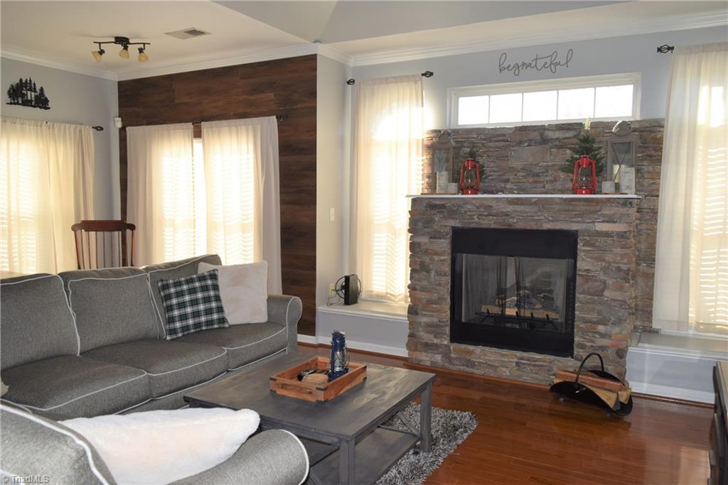 3003 Greystone Point, Unit K Greensboro, NC 27410 - Photo 3 of 10