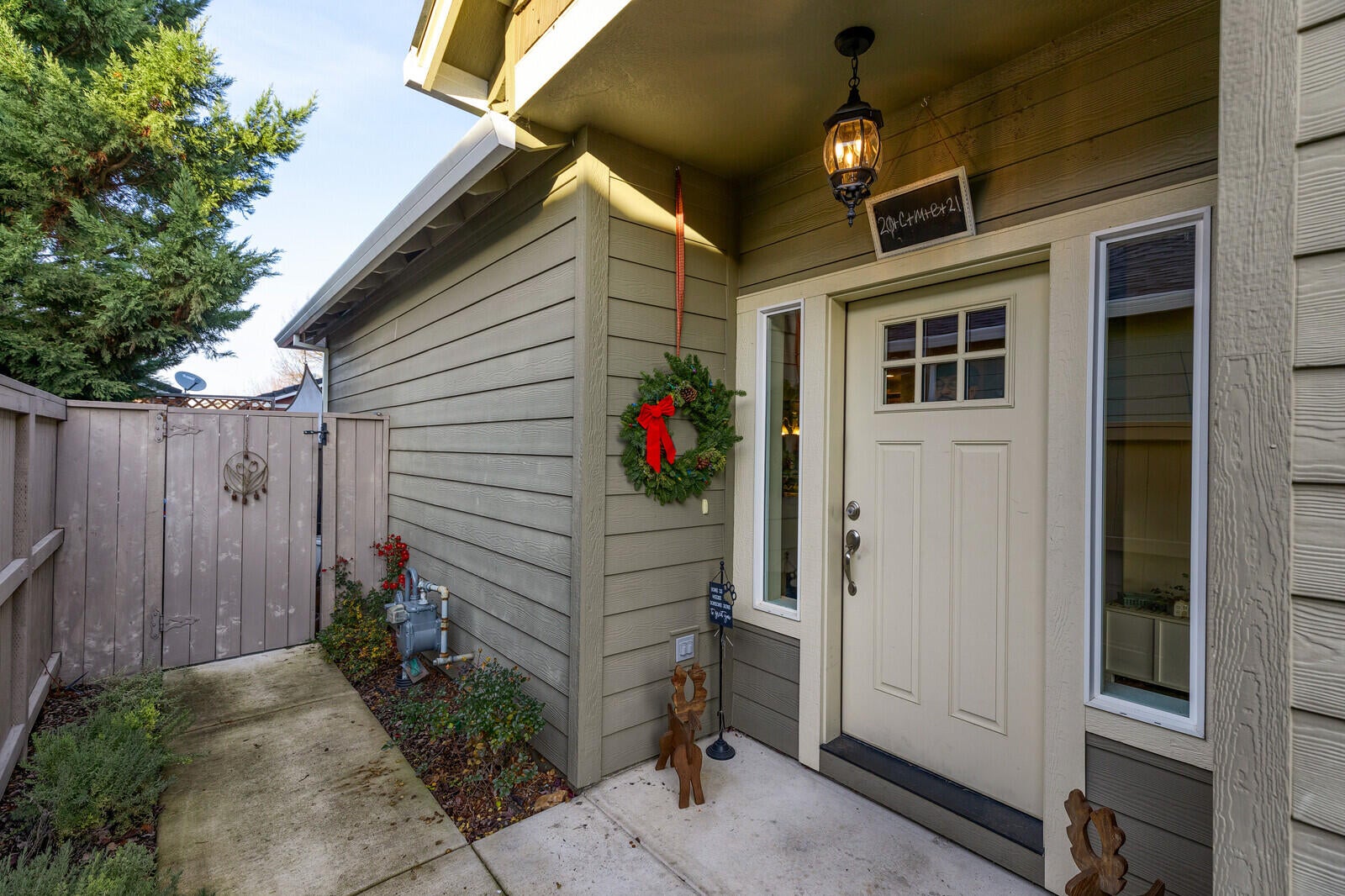 386 Live Oak Loop Central Point, OR 97502 - Photo 4 of 27 04_LO_4_mls
