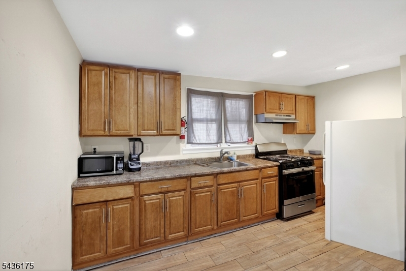 527 Valley Street, Unit 2 Orange, NJ 07050 - Photo 6 of 38